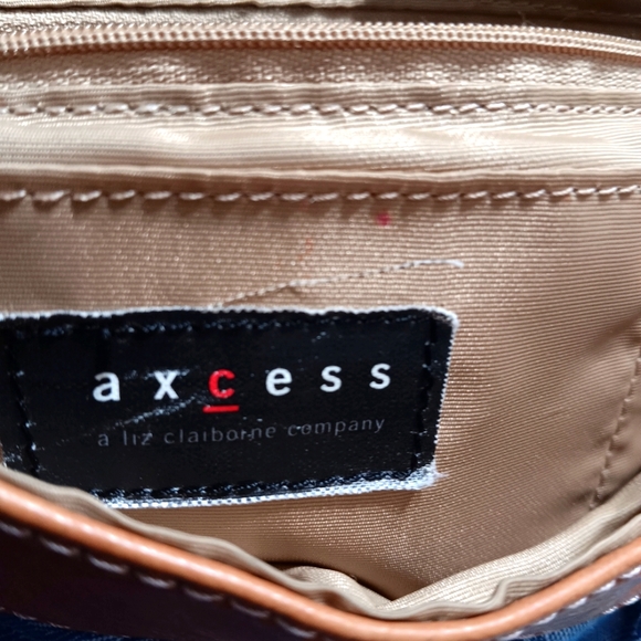 Access from Liz Claiborne Shoulder Bag - Picture 6 of 9